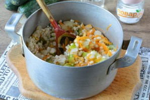 Огурцы с перловкой на зиму