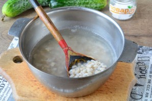 Огурцы с перловкой на зиму