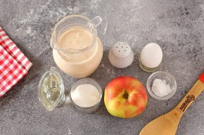 Оладьи на ряженке с яблоками