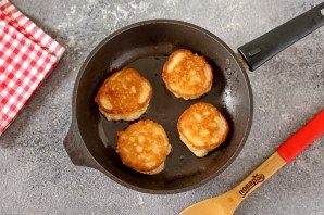 Оладьи на ряженке с яблоками