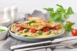 Омлет с тунцом и помидорами