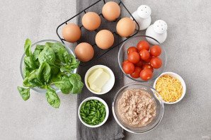 Омлет с тунцом и помидорами