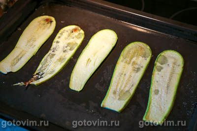 Рулетики из кабачков с беконом и сыром, запеченные в формочках для кексов Рулетики из кабачков с беконом и сыром, запеченные в формочках для кексов