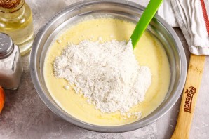 Творожная запеканка с персиками в мультиварке