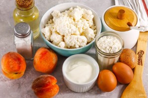 Творожная запеканка с персиками в мультиварке