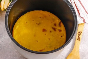 Творожная запеканка с персиками в мультиварке