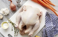 Великолепная запеченная курочка: просто и вкусно Великолепная запеченная курочка: просто и вкусно