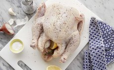 Великолепная запеченная курочка: просто и вкусно Великолепная запеченная курочка: просто и вкусно