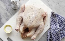 Великолепная запеченная курочка: просто и вкусно Великолепная запеченная курочка: просто и вкусно