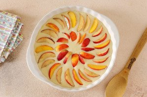 Заливной пирог с нектаринами