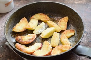 Жареные яблоки по-французски Жареные яблоки по-французски
