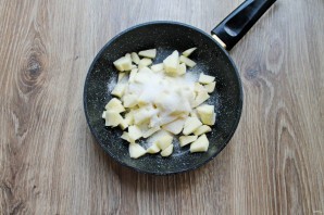 Блинчики с яблоком и брусникой