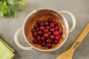 Брауни с вишней в мультиварке