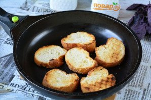 Брускетты с рыбой и авокадо