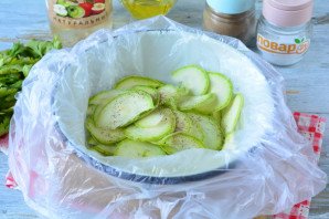 Быстрая засолка кабачков в пакете