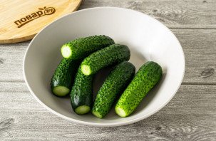 Быстрые малосольные огурцы в пакете Быстрые малосольные огурцы в пакете