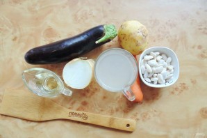 Фасолевый суп с баклажанами