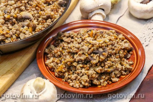 Гречка с фаршем и грибами на сковороде Гречка с фаршем и грибами на сковороде