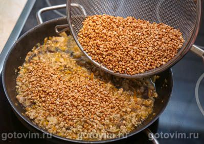 Гречка с фаршем и грибами на сковороде Гречка с фаршем и грибами на сковороде