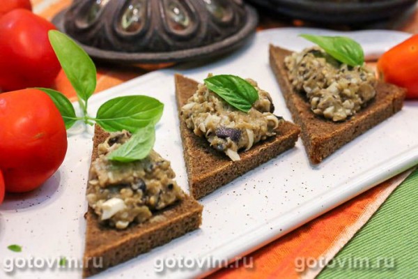 Икра из жареных баклажанов с вареным яйцом Икра из жареных баклажанов с вареным яйцом