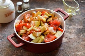 Индейка с баклажанами и помидорами в духовке