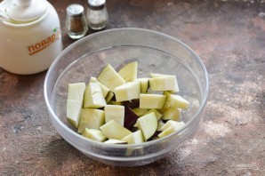 Индейка с баклажанами и помидорами в духовке