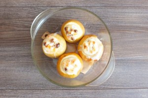 Яблоки запеченные в духовке со сметаной