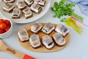 Канапе с сельдью