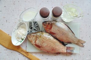 Караси в сливках на сковороде