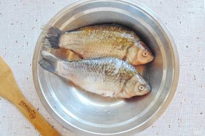 Караси в сливках на сковороде