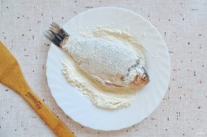 Караси в сливках на сковороде