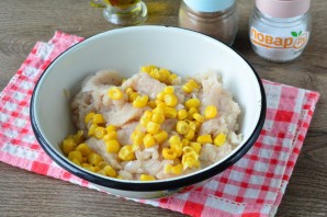 Котлеты из индейки с кукурузой
