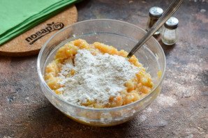 Куриные биточки с цукини и овощами