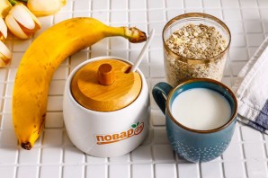 Ленивая овсянка с бананом