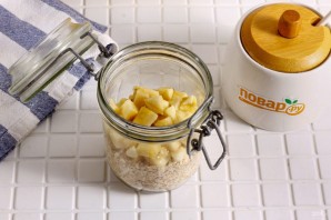 Ленивая овсянка с бананом