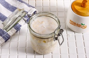 Ленивая овсянка с бананом