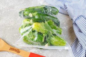 Малосольные огурчики в пакете