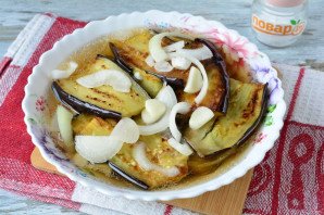 Маринованные баклажаны с чесноком и луком