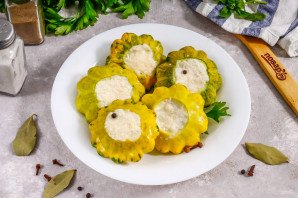 Маринованные патиссоны с сыром фета