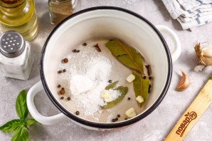 Маринованные патиссоны с сыром фета