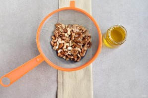 Мед с орехами