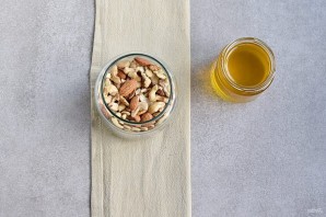 Мед с орехами