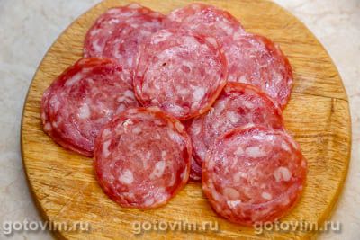 Пицца из готового теста с колбасой и картофельным пюре Пицца из готового теста с колбасой и картофельным пюре