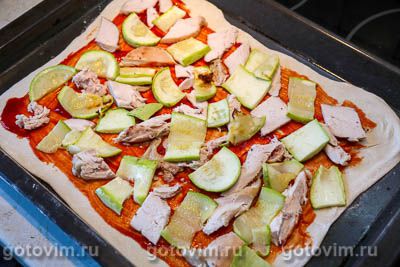 Пицца из готового теста с курицей и кабачками Пицца из готового теста с курицей и кабачками