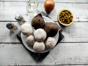 Салат из свеклы и шампиньонов