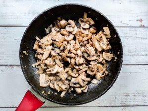 Салат из свеклы и шампиньонов