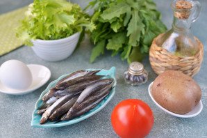 Салат с анчоусами и рукколой