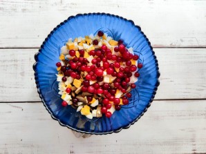 Салат с курицей и брусникой Салат с курицей и брусникой