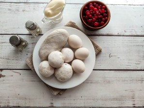 Салат с курицей и брусникой Салат с курицей и брусникой