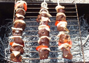 Шашлык из печени с салом